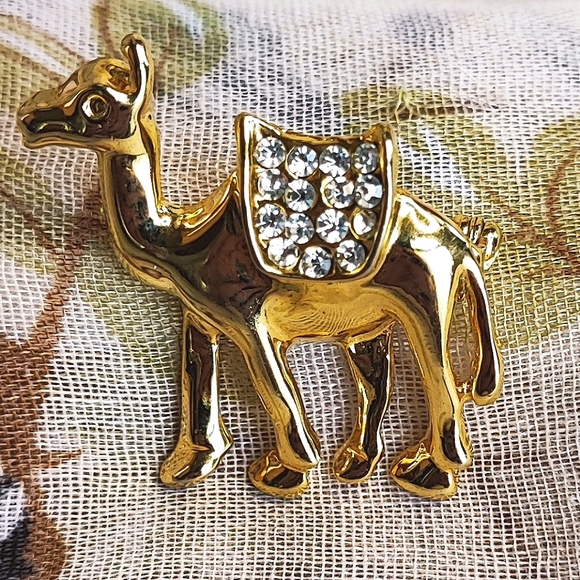 Camel Pony Horse With Saddle Gold Tone Unsigned Rhinestone Brooch Farm Animal - Picture 1 of 5